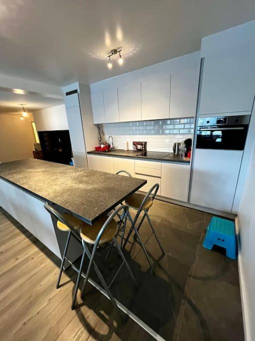 Big Apartment With Parking In Antuérpia Exterior foto